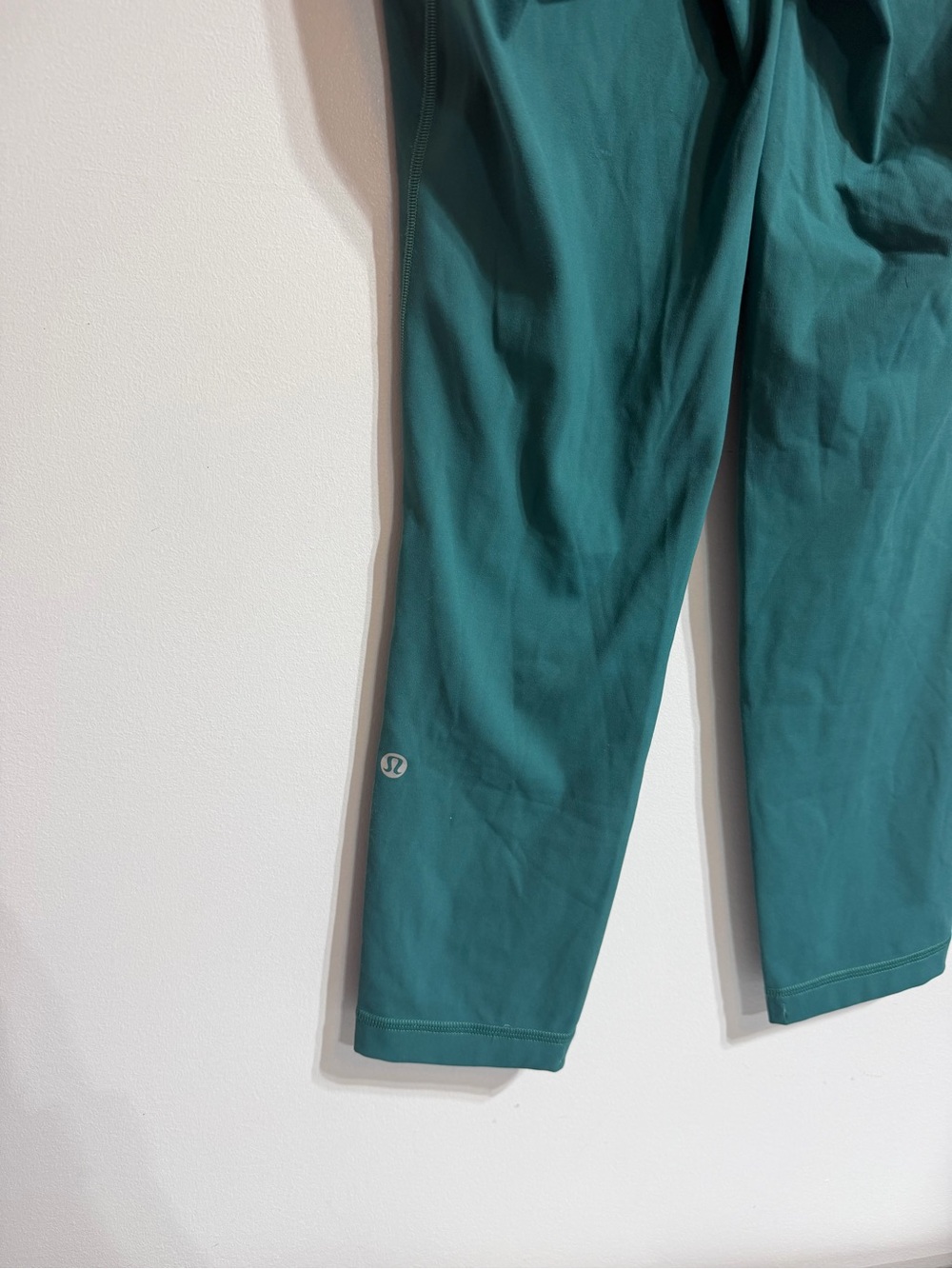 Lululemon Fast and Free Crop II 19" size 6 - Picture 4 of 6